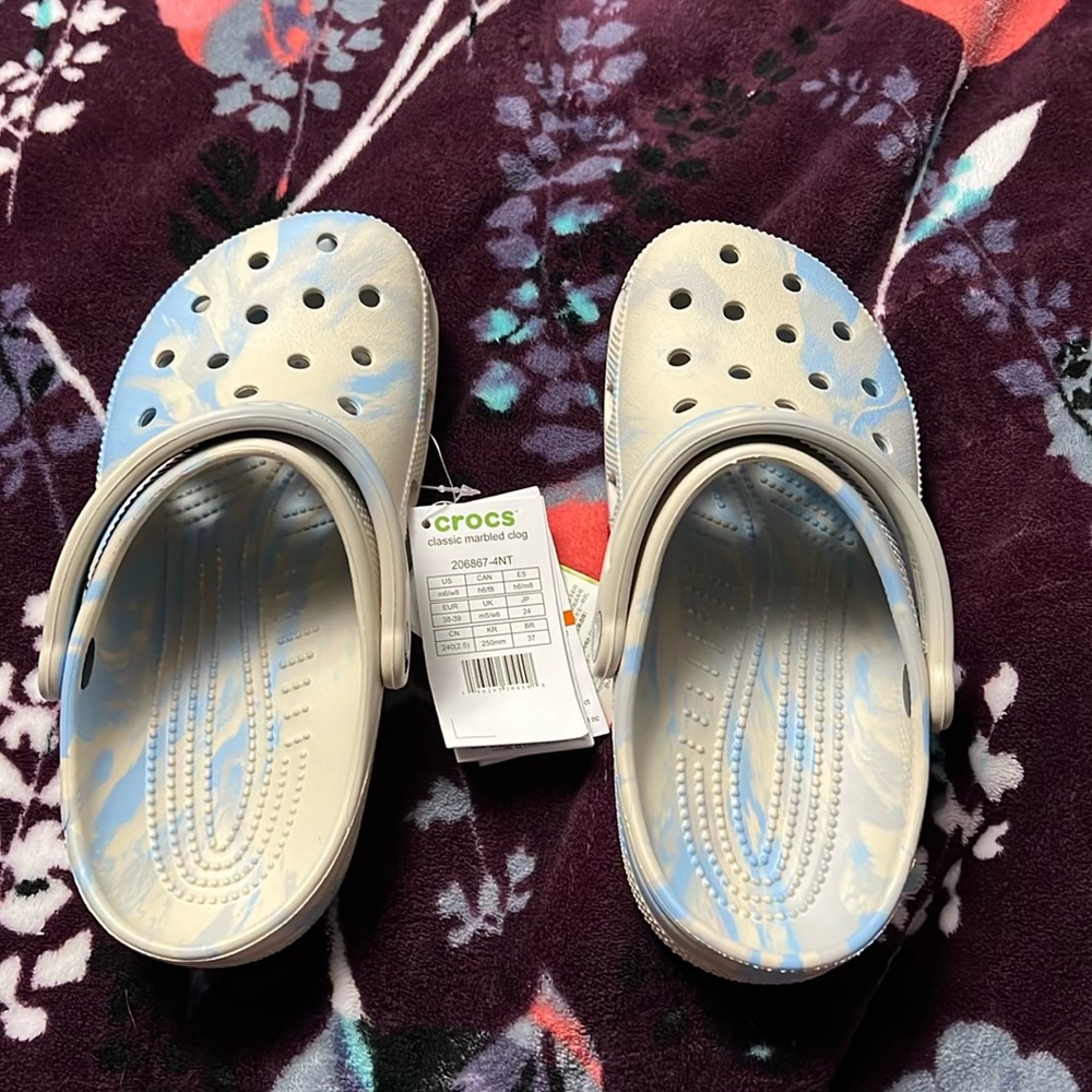 Brand new crocs WITH TAGS